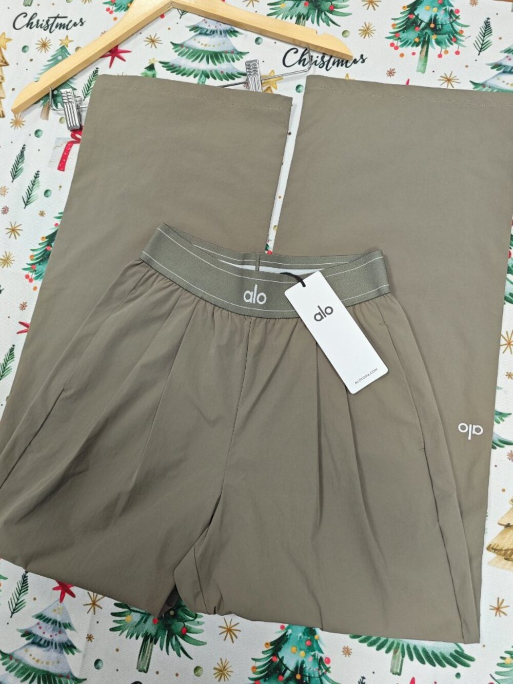 ALO Yoga Suit Up Trouser Olive(Regular 30”)🍻Lightweight Relaxed Fit Minimalist - Picture 1 of 7